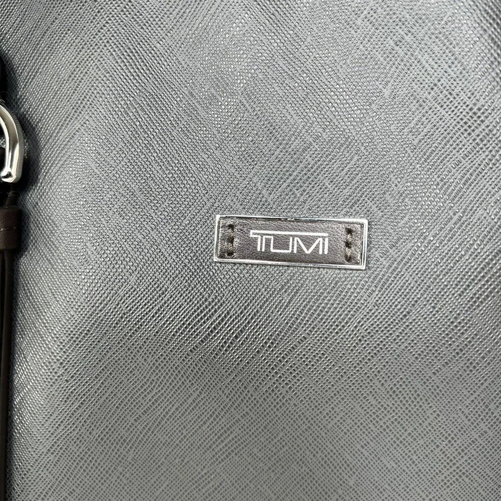 Tumi villa grey